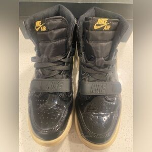 Nike Air Jordan Legacy 312 Men’s 10 2018 Black / Gold /White Preowned